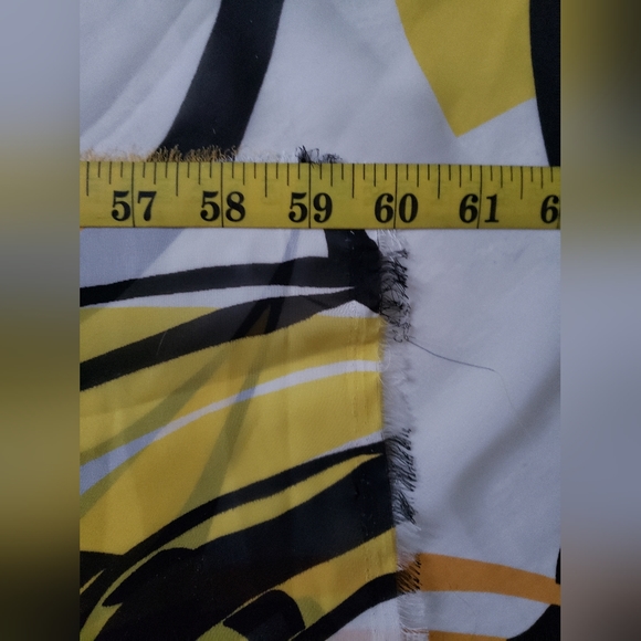 FABRIC 2.75 yards, bold cheerful flower print chiffon - Picture 4 of 5